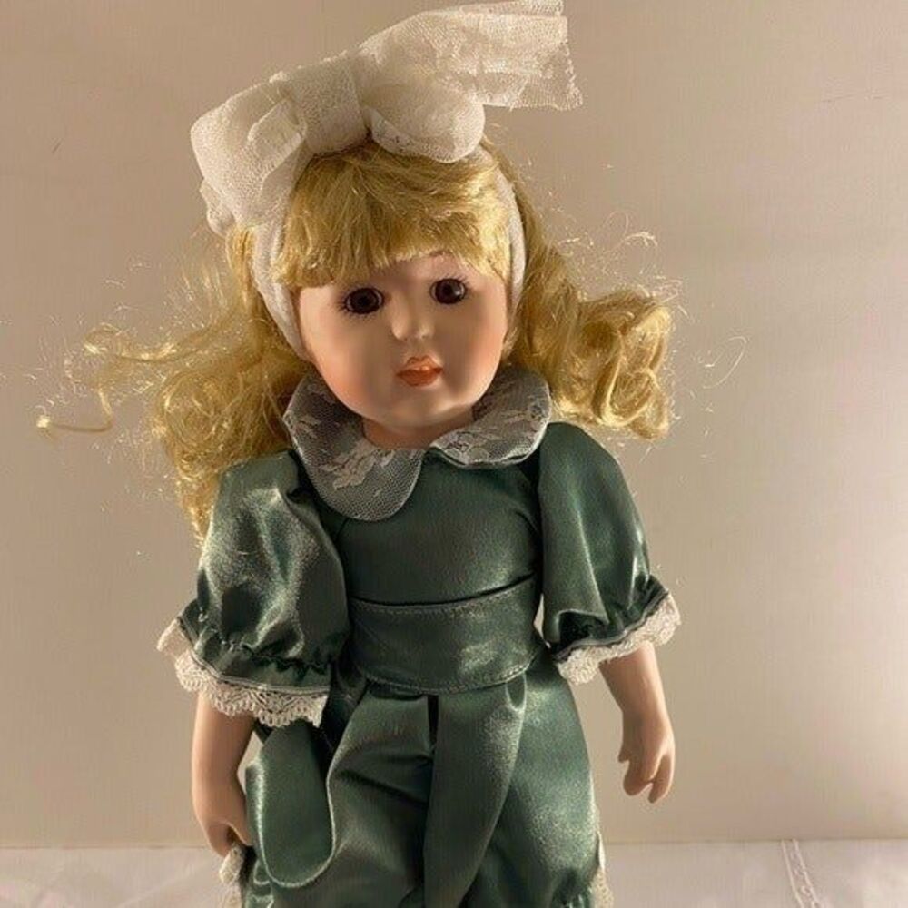 Vintage Porcelain Doll, Fine Collectables.